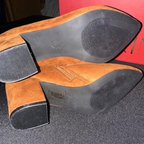 Lips Lace up Block Heel Bootie 7888 NWT Boutique - Picture 5 of 11